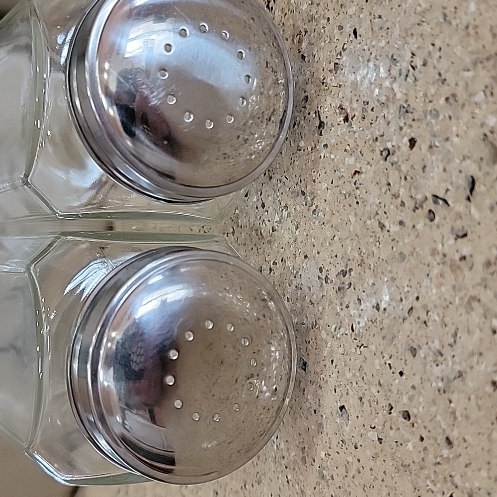 Salt/Pepper Shakers - Picture 2 of 6